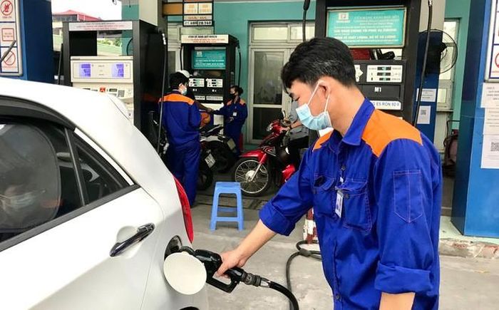 Chính phủ yêu cầu có biện pháp bảo đảm nguồn cung xăng dầu đáp ứng yêu cầu sản xuất, kinh doanh và tiêu dùng trong nước. Ảnh tư liệu.