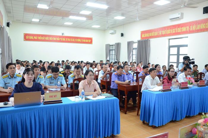 Cử tri xã Phước Dinh tham dự hội nghị