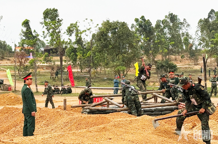 Đội Quân khu 3 tham gia thi nội dung Công binh sở chỉ huy.