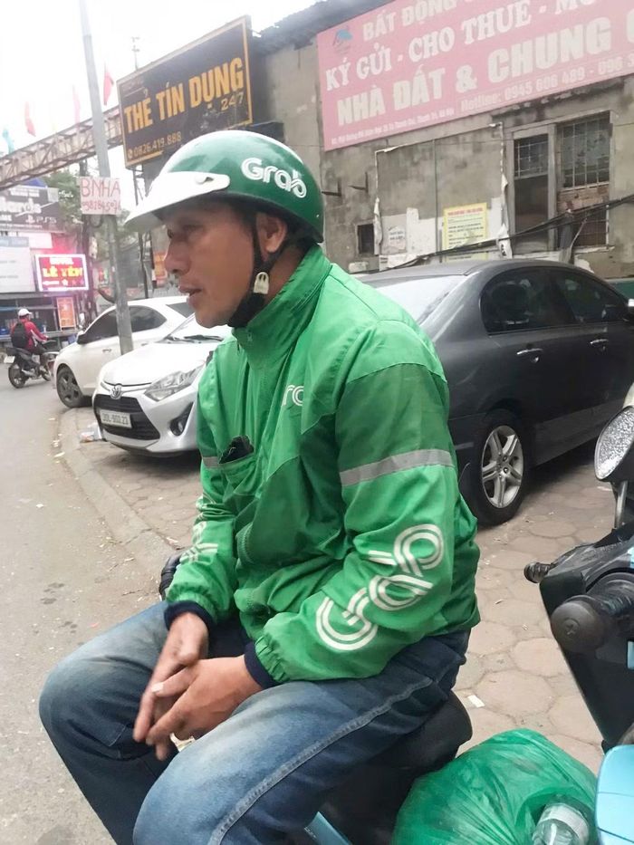 Anh Hoàng cho biết: "Mỗi ngày nếu chạy khoảng 150–200 km thì tiền xăng có thể tăng thêm vài chục nghìn so với trước". Ảnh: Vân Nguyễn