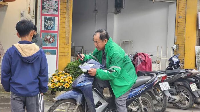 Ông Nguyễn Văn Thành với nỗi lo về công việc bị ảnh hưởng. Ảnh: Thiên Tuấn