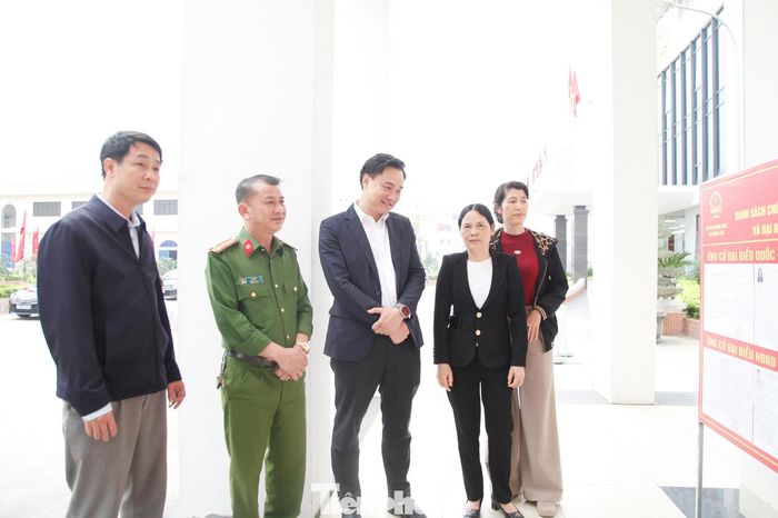 Bí thư Tỉnh Đoàn Bắc Ninh Trần Văn Đăng tiếp xúc với cử tri