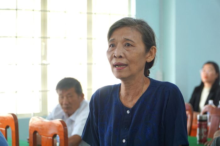 Cử tri nêu ý kiến tại buổi tiếp xúc