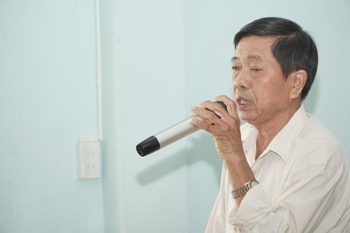 Cử tri nêu ý kiến tại buổi tiếp xúc