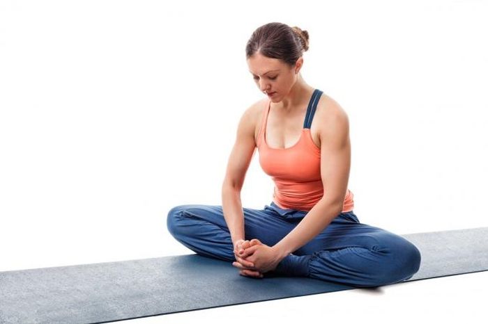 Tư thế cánh bướm giúp thả lỏng tâm trí.