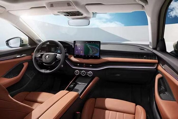 Sự chênh lệch 2.000 AUD không phải do bất kỳ thay đổi công nghệ nào, vì cả hai phiên bản đều sử dụng động cơ TSI 1.5 lít kết hợp với hệ thống hybrid nhẹ 48 volt, "giúp tăng hiệu quả và khả năng vận hành hàng ngày".