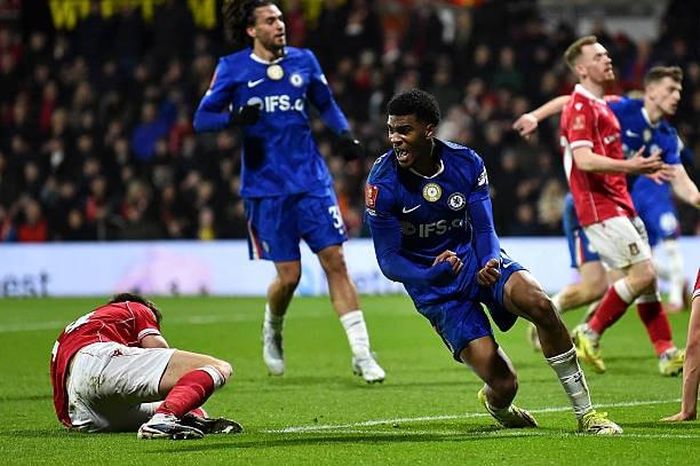 Josh Acheampong - 6 điểm: Cú dứt điểm tuyệt đẹp của anh đã cứu rỗi Chelsea, buộc trận đấu phải bước vào hiệp phụ.