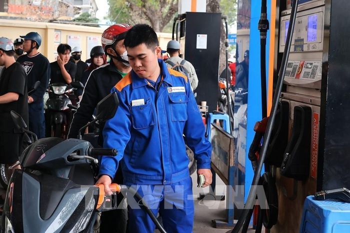 Nguồn cung xăng dầu tại Hà Nội vẫn đảm bảo. Ảnh: Phạm Tuấn Anh - TTXVN