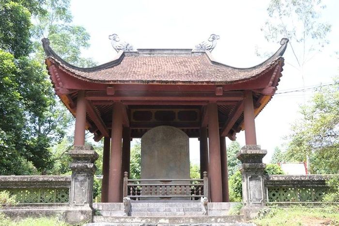 Bia Khôn Nguyên Chí Đức Chi Lăng - bia Hoàng Thái hậu Ngô Thị Ngọc Dao tại Khu Di tích lịch sử quốc gia đặc biệt Lam Kinh.