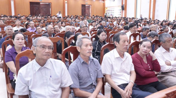 Cử tri tham dự hội nghị