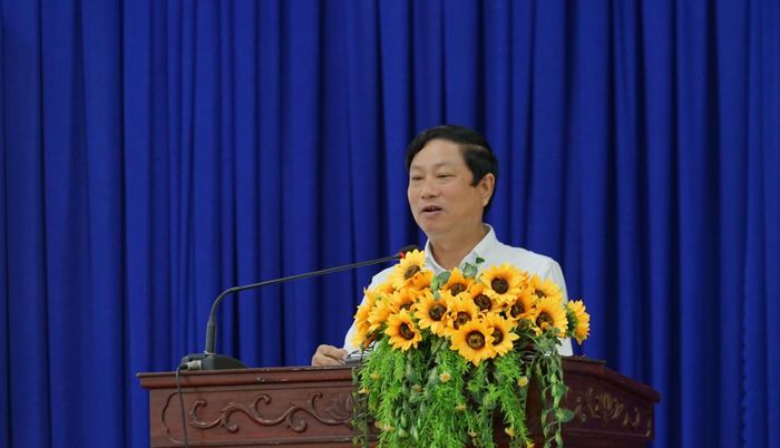  Chủ tịch HĐND TPHCM Võ Văn Minh trình bày chương trình hành động với cử tri 