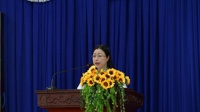  Bà Trương Thanh Nga trình bày chương trình hành động tại hội nghị 