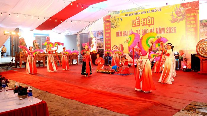  Văn nghệ chào mừng lễ hội. 