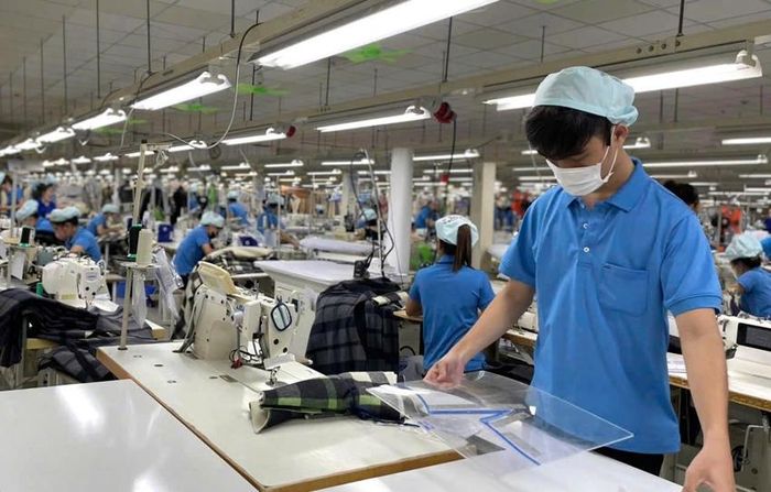 Công nhân Khu công nghiệp Phú Bài lao động sản xuất sau kỳ nghỉ tết Bính Ngọ 