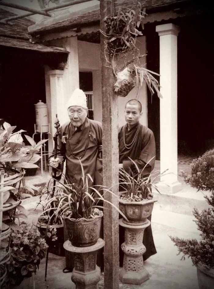 "Tu là giữ chánh niệm. Ðừng để lòng dao động vì bất cứ suy nghĩ nào, dù là suy nghĩ về tương lai giải thoát. Theo dõi và giữ gìn tâm an tịnh trong hiện tại là đủ. Cái gì phải đến sẽ đến. Ðừng bận tâm về nó." - Đại lão Hòa thượng Thích Tịnh Khiết