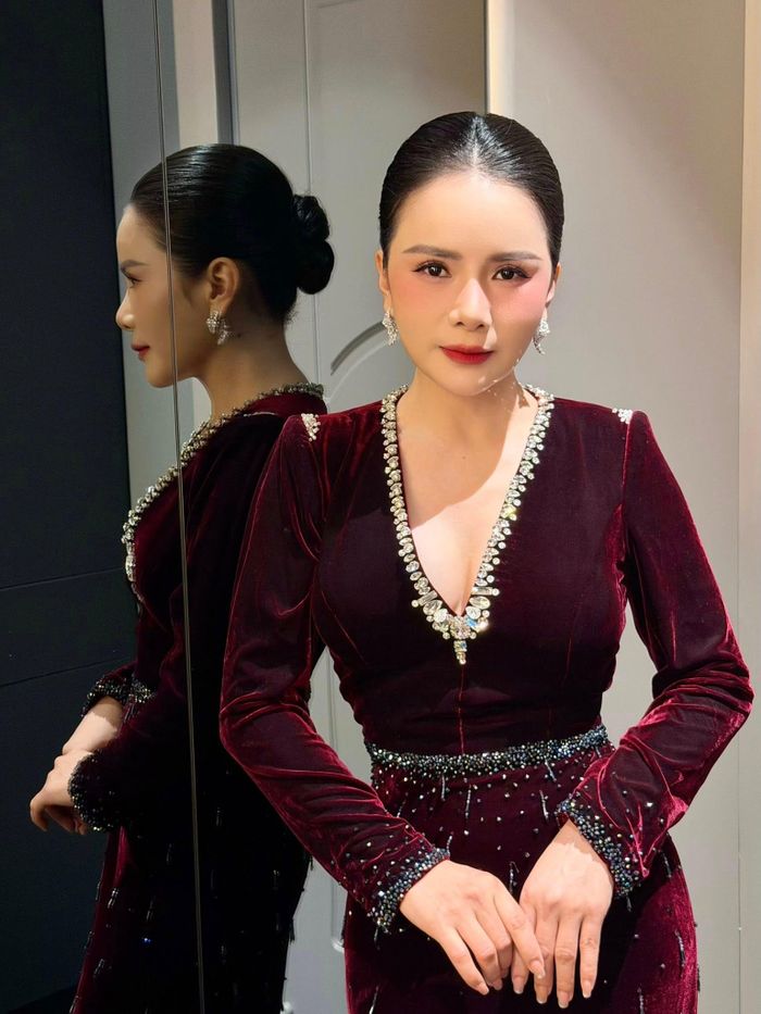 Ca sĩ Đinh Thành Lê đăng ảnh xinh đẹp.