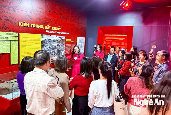 Bảo tàng Nghệ An - Xô viết Nghệ Tĩnh thu hút khá đông khách tham quan nhưng vẫn chưa có cơ chế để tạo nguồn thu. Ảnh: Minh Quân