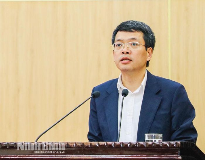 Đồng chí Khúc Mạnh Kiên, Tỉnh ủy viên, Phó Trưởng ban Tuyên giáo và Dân vận Tỉnh ủy phát biểu tại hội nghị.