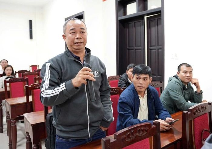 Phóng viên các cơ quan báo chí trao đổi tại hội nghị 