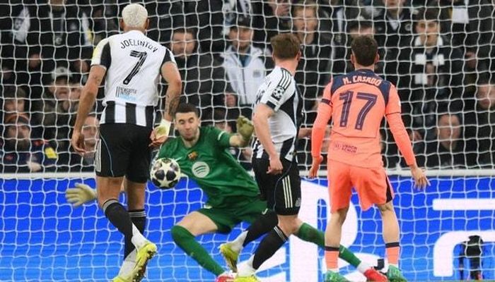 Harvey Barnes mở tỷ số trận đấu ở phút 86.