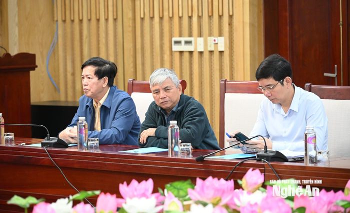 Đại diện lãnh đạo các sở, ngành cấp tỉnh và Hội Người cao tuổi tham dự hội nghị. Ảnh: Thành Cường