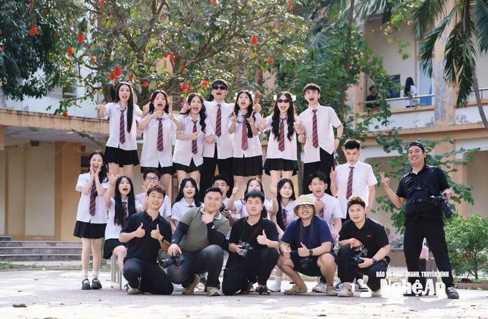 Dù thời gian cao điểm chỉ kéo dài vài tháng, nhưng mùa kỷ yếu vẫn mang lại nguồn doanh thu đáng kể cho các studio nhiều dịch vụ đi kèm. Ảnh: T.P