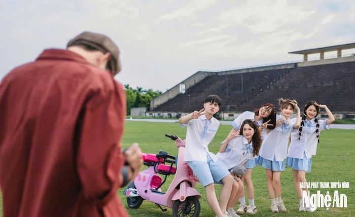Thực tế cho thấy, vài năm trở lại đây, xu hướng chụp ảnh kỷ yếu đã có nhiều thay đổi. Ảnh: T.P