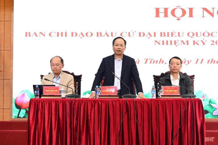 Các đồng chí chủ trì hội nghị.
