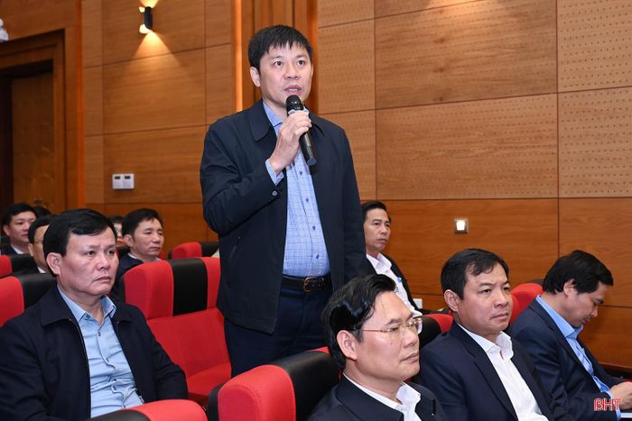 Ông Nguyễn Ngọc Hoạch, Bí thư Đảng ủy - Chủ tịch HĐND xã Kỳ Văn thông tin một số nội dung chuẩn bị công tác bầu cử.