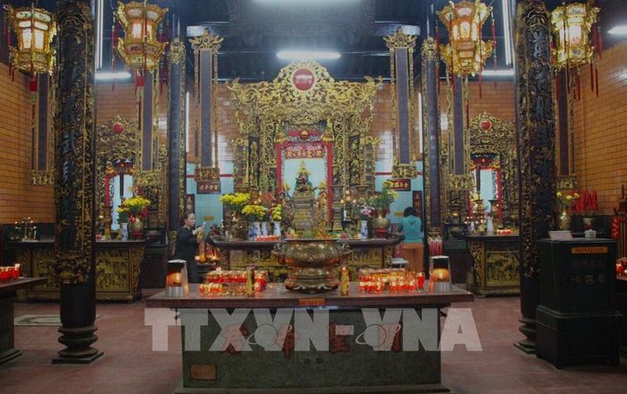 Gian giữa thờ Quan Công, một nhân vật lịch sử thời Tam Quốc được kính ngưỡng về lòng trung nghĩa và chí khí anh hùng. Ảnh: Nguyễn Hằng – TTXVN