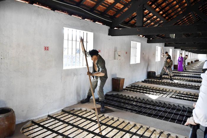 Với hệ thống nhà tù kiên cố, các hình thức tra tấn dã man và điều kiện sinh hoạt khắc nghiệt, Côn Đảo từng được thế giới gọi là “địa ngục trần gian”.
