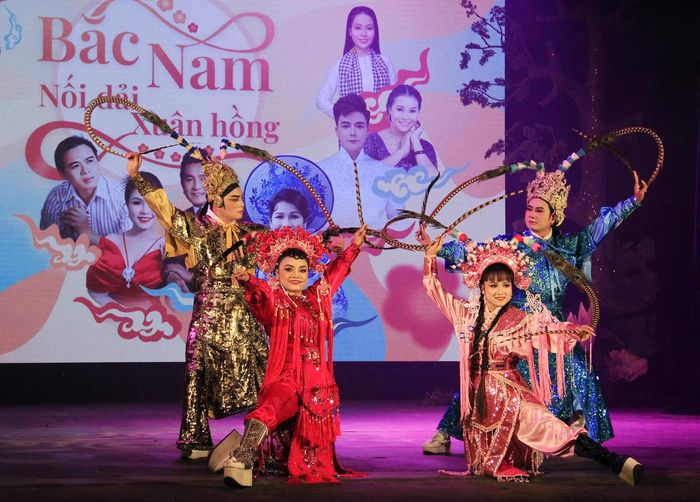 Vở diễn "Tinh hoa nghiệp tổ" của đoàn Nghệ thuật cải lương Vàm Cỏ. Ảnh: P. Sỹ