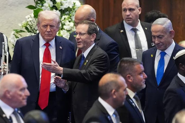  Ông Trump liên tục hối thúc Tổng thống Israel ân xá cho ông Netanyahu. Ảnh: Reuters. 