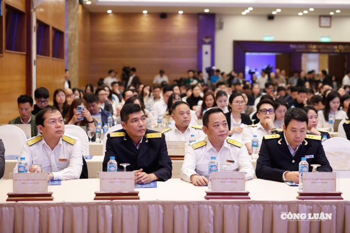 Các đại biểu dự Hội thảo.