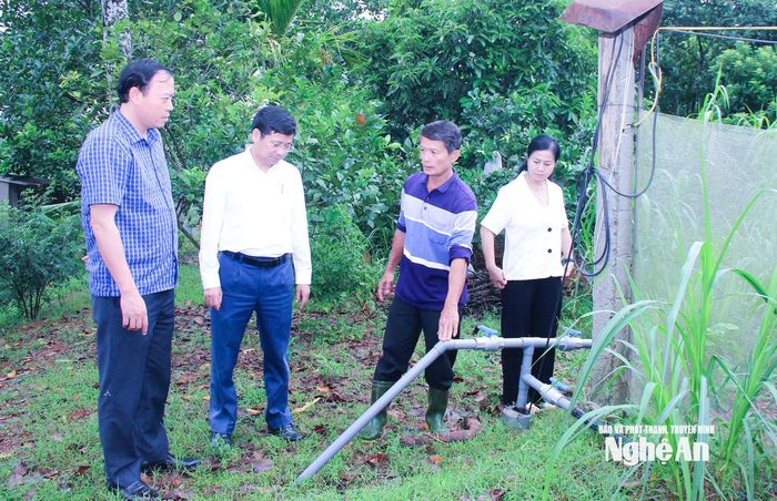 Các Ban HĐND tỉnh giám sát việc triển khai thực hiện Nghị quyết về chính sách hỗ trợ phát triển nông nghiệp tại xã Nam Đàn. Ảnh: Mai Hoa