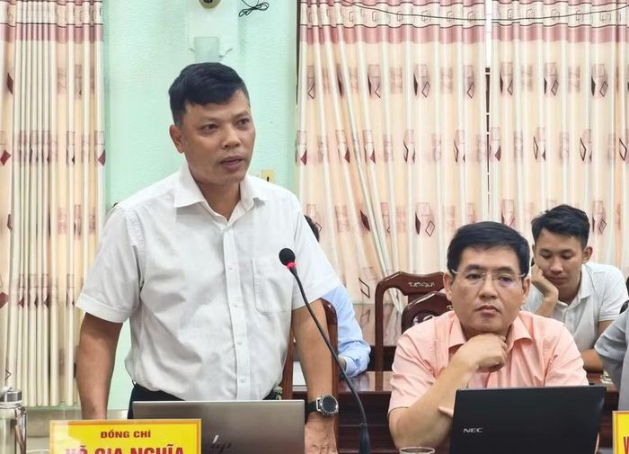 Đại diện các sở, ban, ngành phát biểu định hướng cho xã tại buổi làm việc.