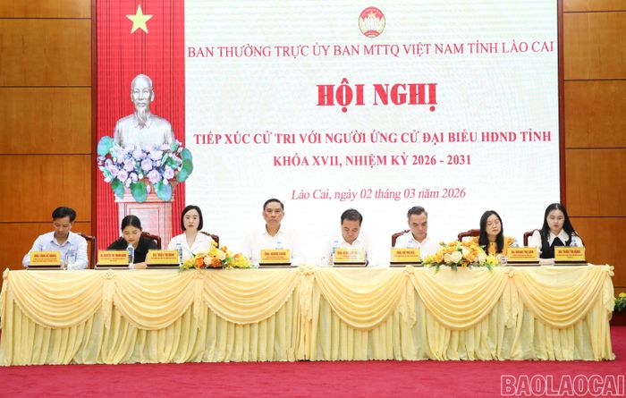 Các ứng cử viên đại biểu HĐND tỉnh khóa XVII tham gia hội nghị tiếp xúc cử tri các phường Yên Bái, Âu Lâu, Văn Phú và Nam Cường.