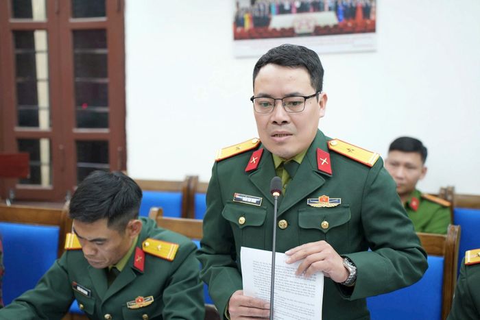 Tại hội nghị, các đồng chí cũng đưa ra nhiều phương án đảm bảo an toàn, đặc biệt là các đối tượng trong diện theo dõi sẽ được giám sát chặt chẽ trong suốt quá trình bầu cử. Ảnh: PV