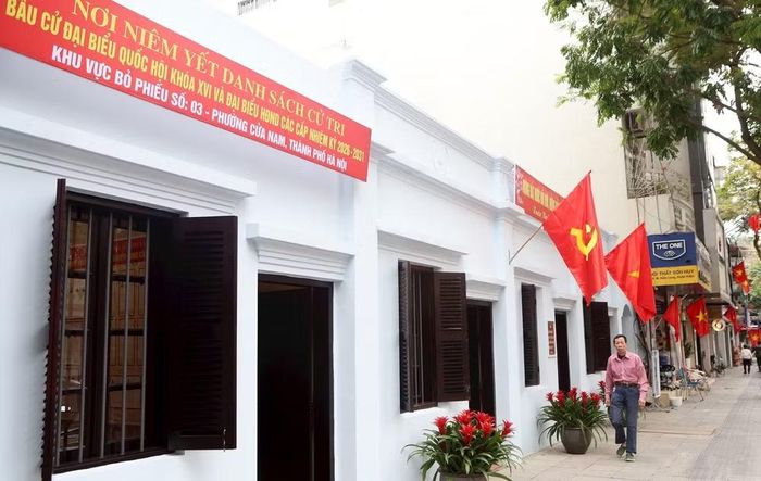 Tại di tích Nhà số 5D phố Hàm Long (phường Cửa Nam, Hà Nội), nơi thành lập Chi bộ Cộng sản đầu tiên ở Việt Nam vào tháng 3-1929