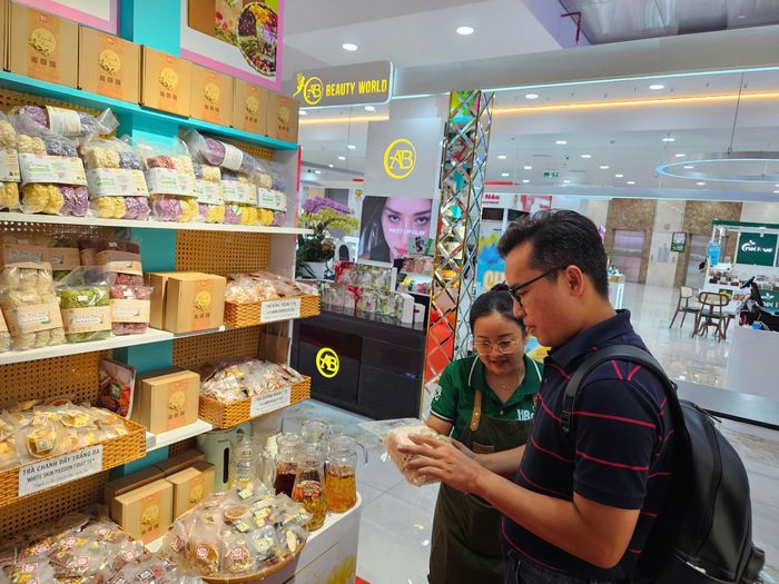  Nhiều sản phẩm xuất khẩu của Việt Nam đang được ưa chuộng thị trường toàn cầu. Ảnh: MINH XUÂN 