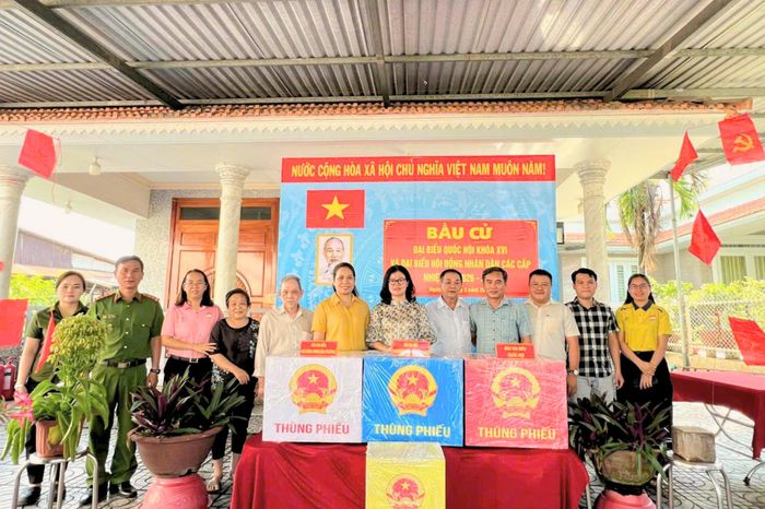  Đoàn kiểm tra công tác chuẩn bị bầu cử tại phường Bình Trị Đông 