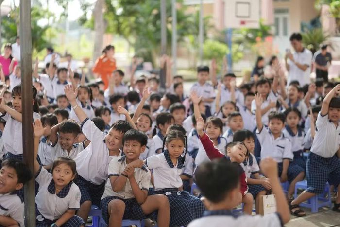 Học sinh tham gia chương trình “Nha khoa học đường – Nụ cười cho cuộc sống”.