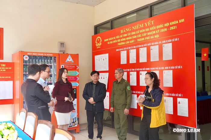 Công tác chuẩn bị tại các khu vực bỏ phiếu được triển khai nghiêm túc, chu đáo, bảo đảm đúng quy định của pháp luật.