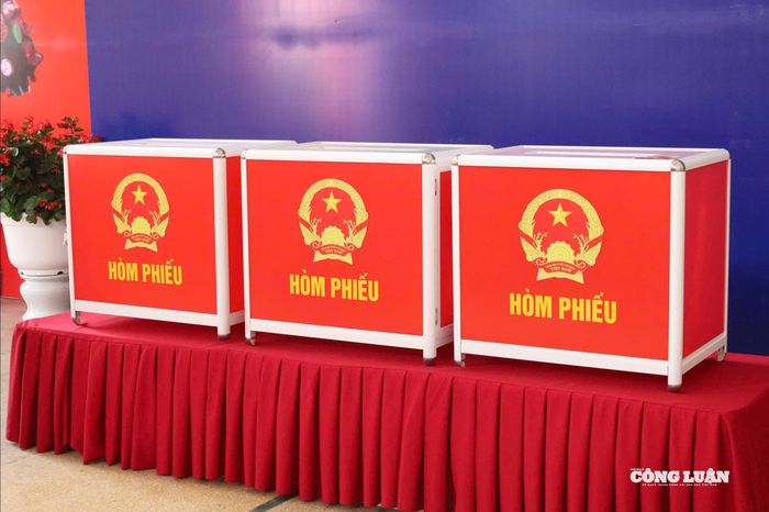 Niềm tin dành cho những người đại diện cho mình tại các cơ quan quyền lực nhà nước và kỳ vọng tiếng nói của nhân dân sẽ được lắng nghe, phản ánh và chuyển hóa thành những quyết sách cụ thể.