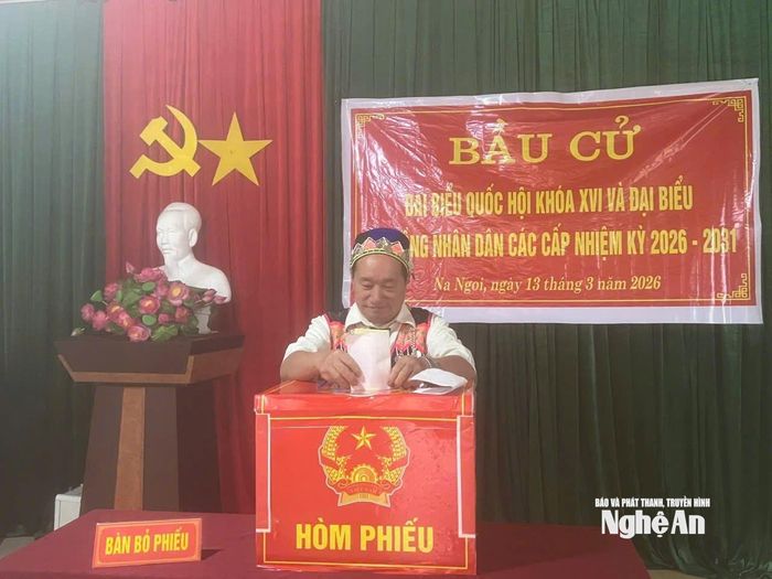 Cử tri xã Na Ngoi bầu cử sớm. Ảnh: P.V