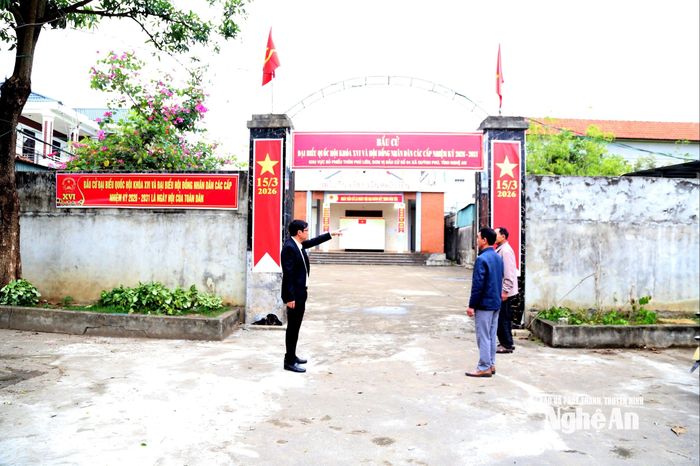 Một điểm bầu cử trên địa bàn xã ven biển Quỳnh Phú. Ảnh: X.H