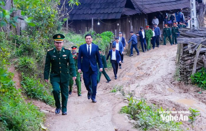 Bản Huồi Mới cách trung tâm xã Tri Lễ hơn 20 km. Ảnh: Thanh Lê
