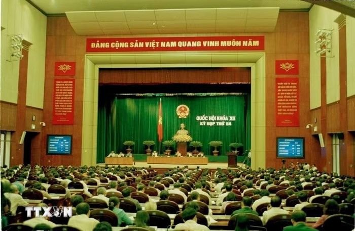 Quốc hội biểu quyết thông qua Nghị quyết về việc điều chỉnh địa giới hành chính thành phố Hà Nội và một số tỉnh có liên quan chiều 29/5/2008. (Ảnh: Trí Dũng/TTXVN)