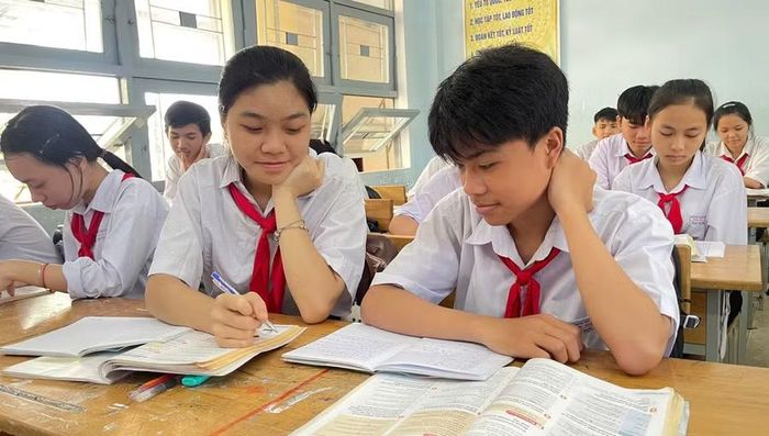 Kỳ thi tuyển sinh vào lớp 10 năm nay được công bố với 3 môn thi bắt buộc gồm Toán, Ngữ văn và Tiếng Anh. Ảnh: H.Đ