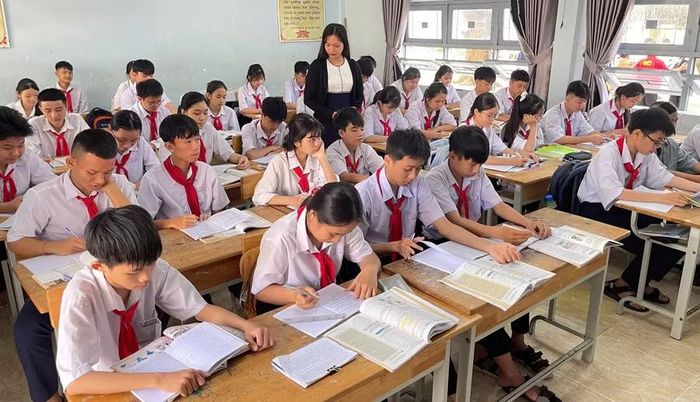 Học sinh lớp 9 Trường THCS Phước Hiệp (xã Tuy Phước Bắc) chủ động ôn tập cho kỳ thi tuyển sinh lớp 10. Ảnh: H.Đ